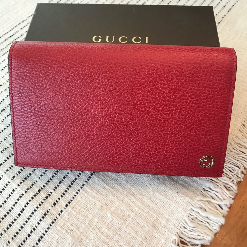 Gucci “Wallet on the Chain” bag